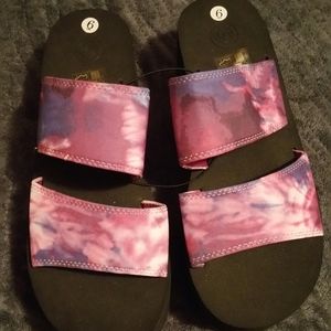 SOLD OUT. Urban Outfitters tie dye slides